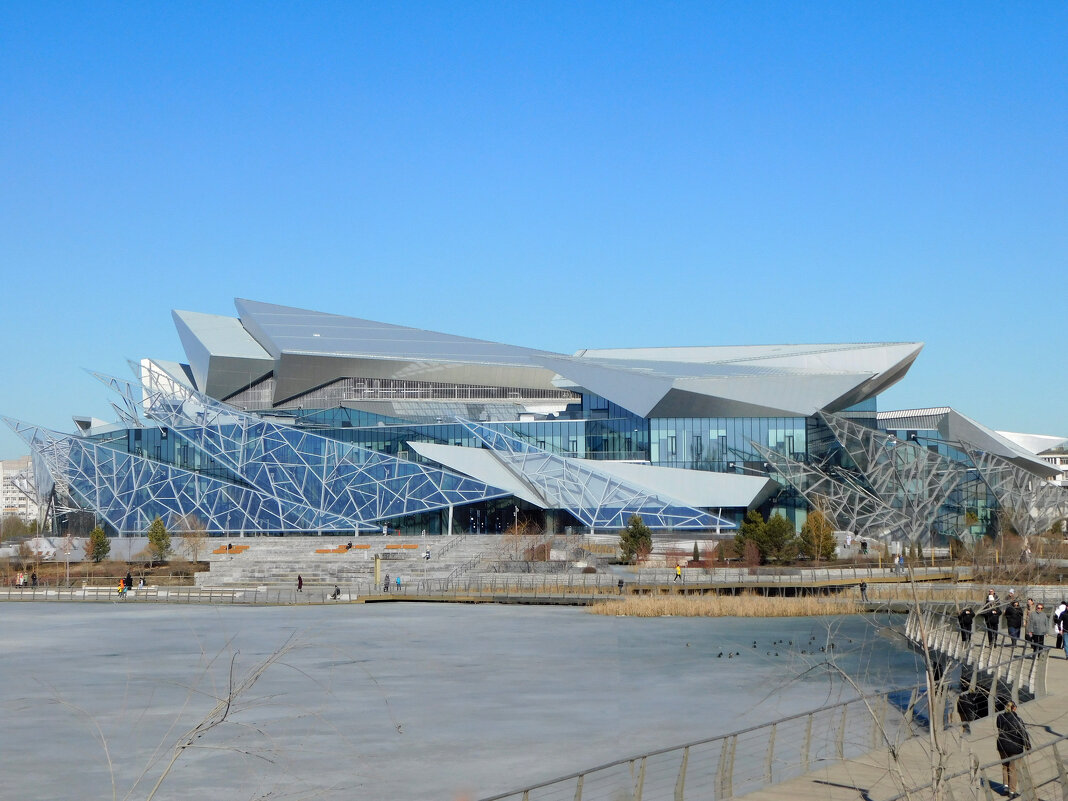 Новый театр Камала, вид с озера Кабан - Наиля Новый театр Камала, вид с озера Кабан - Наиля