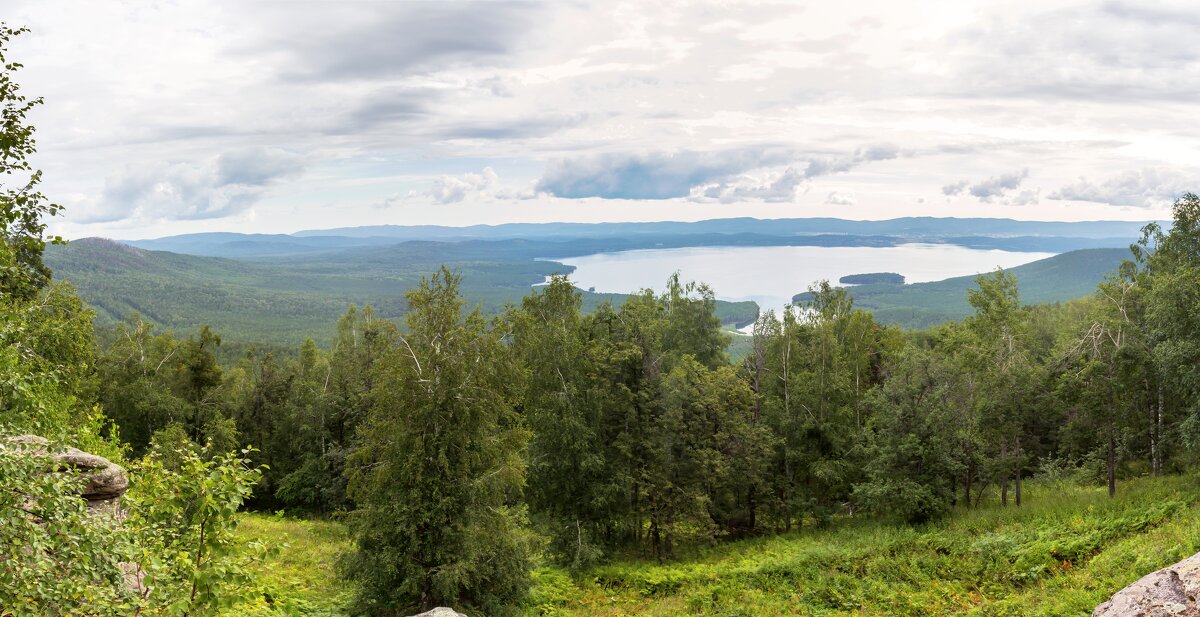 На горе Заозерная. Вид на озеро Тургояк (панорама). - Алексей Трухин На горе Заозерная. Вид на озеро Тургояк (панорама). - Алексей Трухин