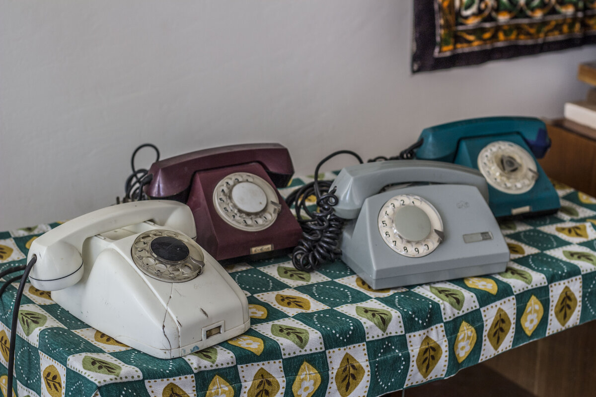 Натюрморт с классическими телефонами - Коля Лукашов Натюрморт с классическими телефонами - Коля Лукашов