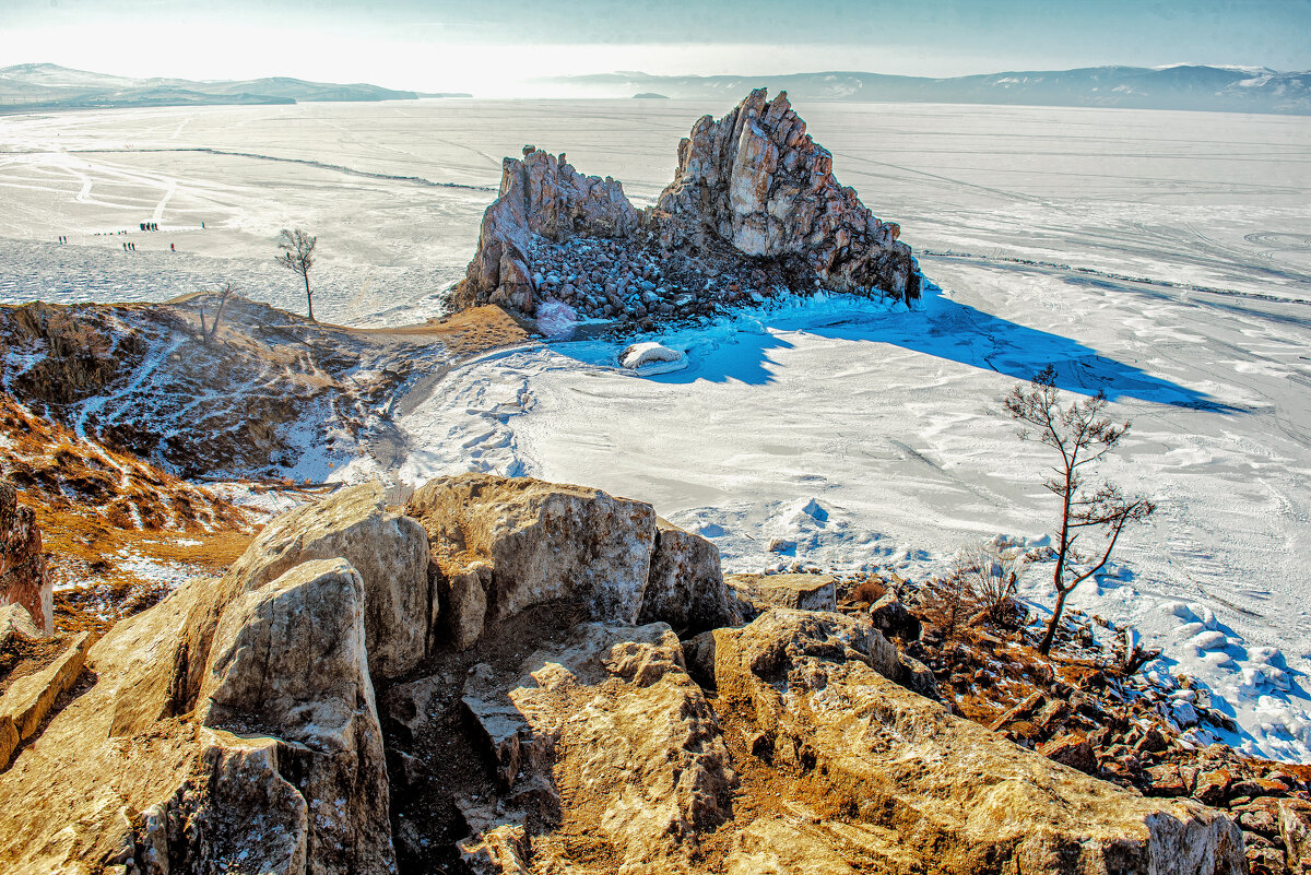 Байкал, остр.Ольхон, скала Шаманка - Виктор Садырин Байкал, остр.Ольхон, скала Шаманка - Виктор Садырин