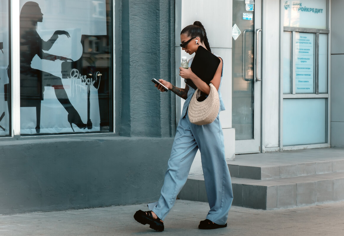 АРБАТСКИЕ ЗАРИСОВКИ - Александр АРБАТСКИЕ ЗАРИСОВКИ - Александр