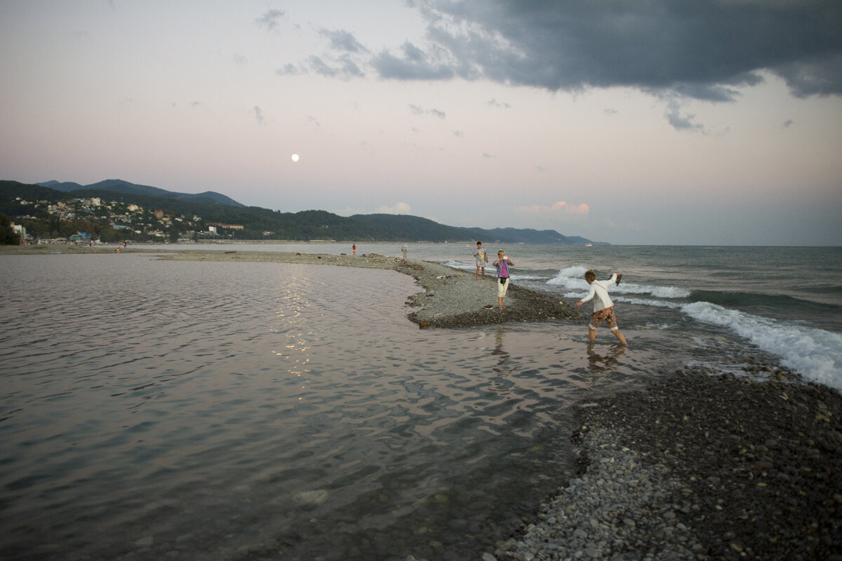 Луна над Лазаревским - Владимир Носов Луна над Лазаревским - Владимир Носов
