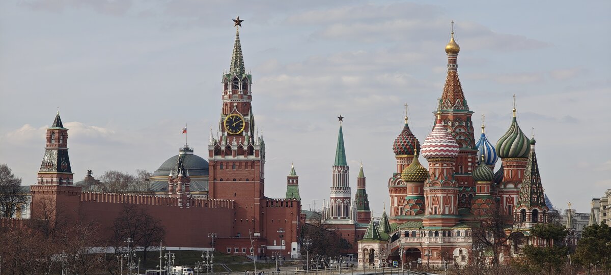 Спасская башня и храм Василия Блаженного - <<< Наташа >>> Спасская башня и храм Василия Блаженного - <<< Наташа >>>