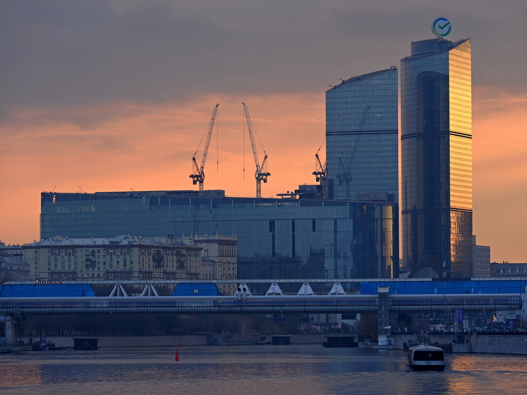 Мартовский вечер на Красной Пресне - Александр Орлов Мартовский вечер на Красной Пресне - Александр Орлов