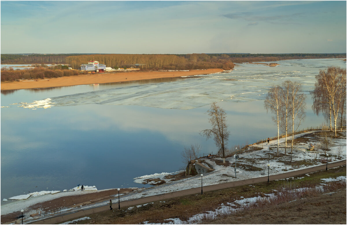 Последний вечер марта ( р.Вятка.г.Киров ) - Валентин Котляров Последний вечер марта ( р.Вятка.г.Киров ) - Валентин Котляров