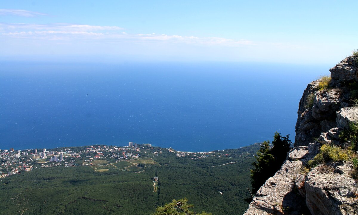 Вид на Ялту с Ай-Петри - Олег Зоркий Вид на Ялту с Ай-Петри - Олег Зоркий