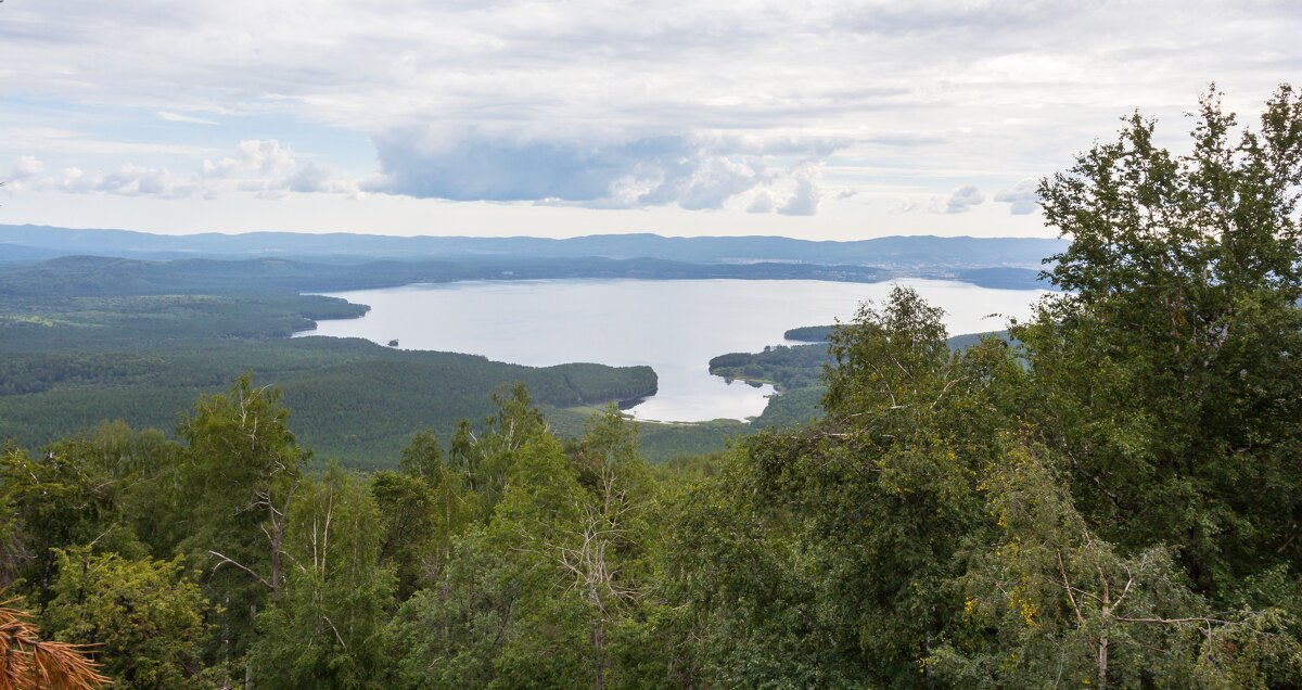 На горе Заозерная. Вид на озеро Тургояк. - Алексей Трухин На горе Заозерная. Вид на озеро Тургояк. - Алексей Трухин
