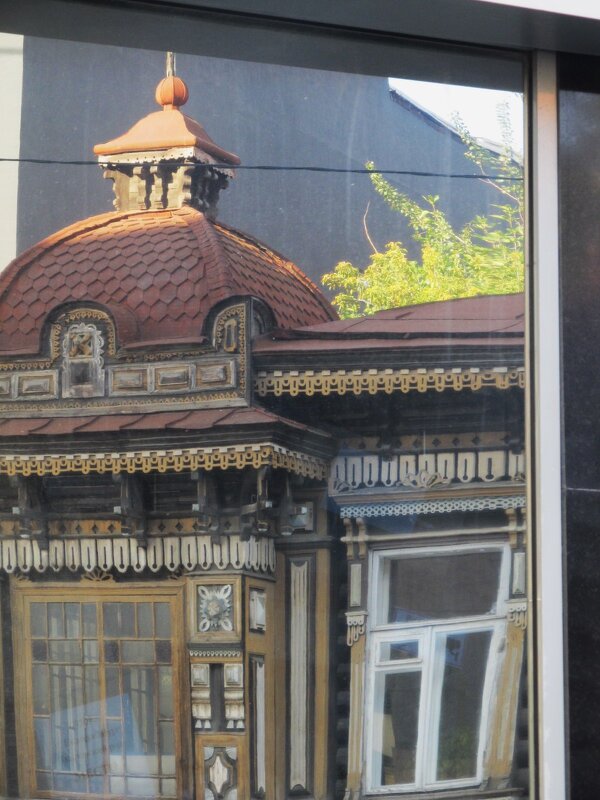 Отражённый в окнах Екатеринбург - Елена Шаламова Отражённый в окнах Екатеринбург - Елена Шаламова