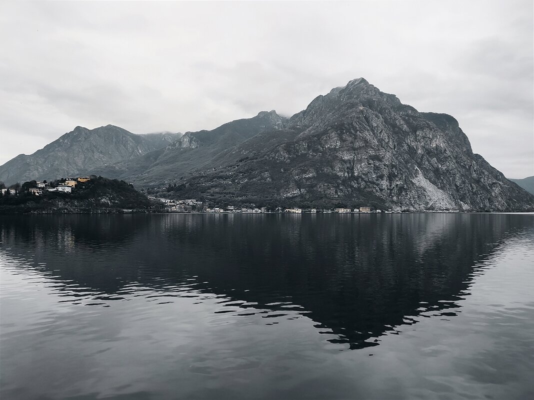 Скалистые берега Lago di Como - Civetta ***