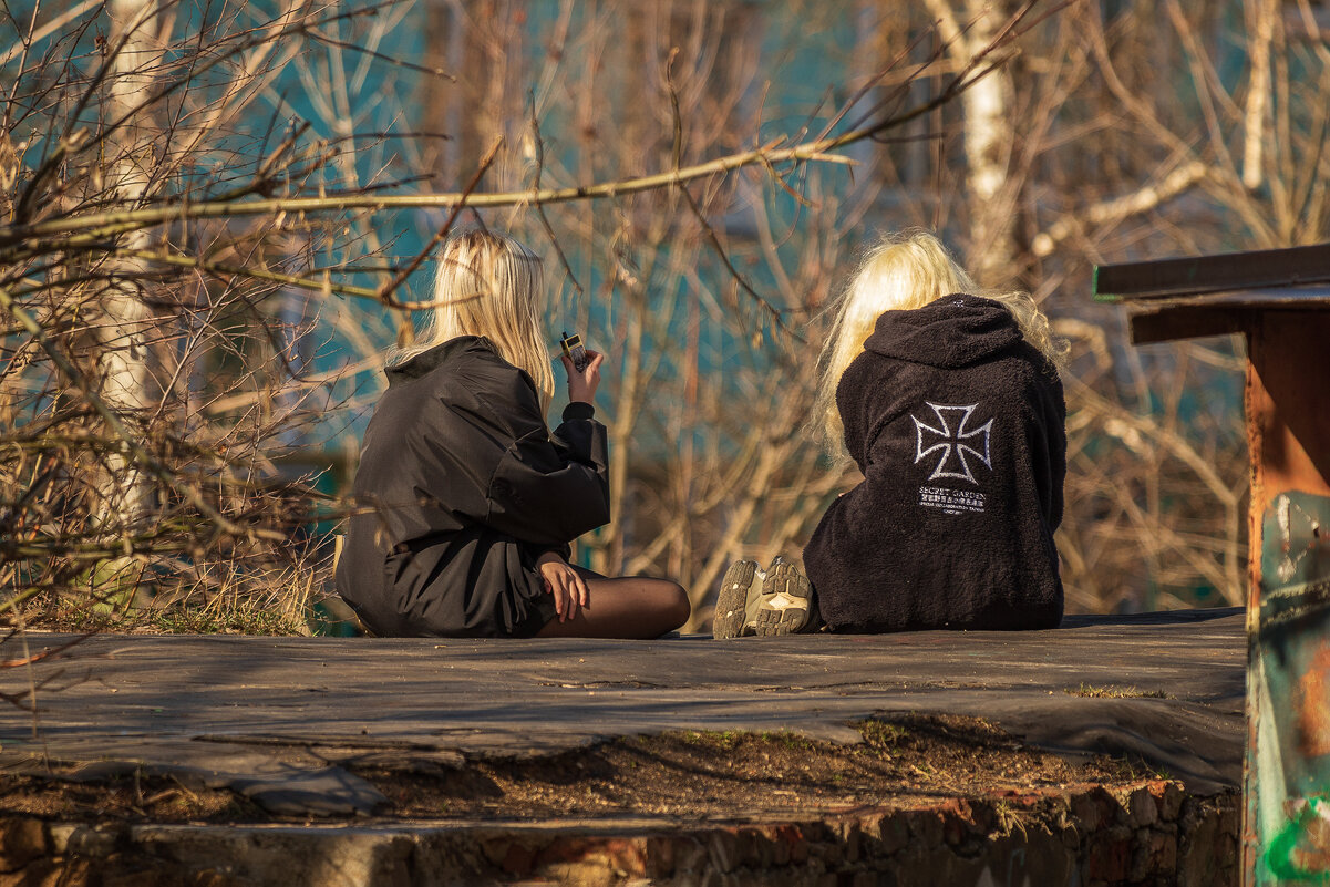 Вечерние посиделки на крыше гаража. - Анатолий. Chesnavik. Вечерние посиделки на крыше гаража. - Анатолий. Chesnavik.