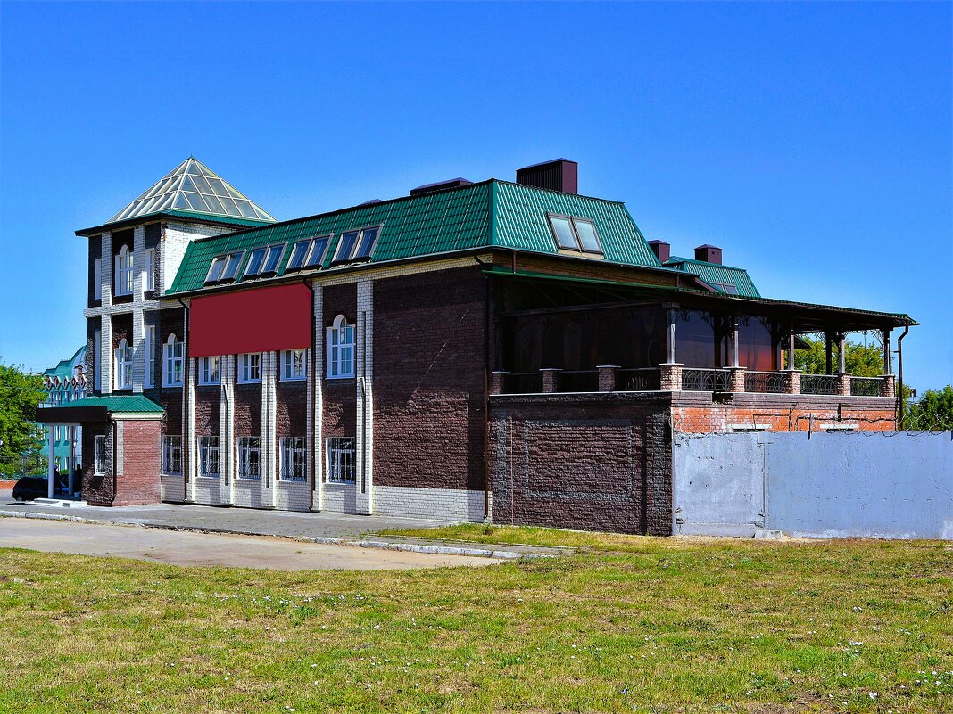 Чебоксары. Здание ресторана "Акатуй". - Пётр Чернега Чебоксары. Здание ресторана "Акатуй". - Пётр Чернега