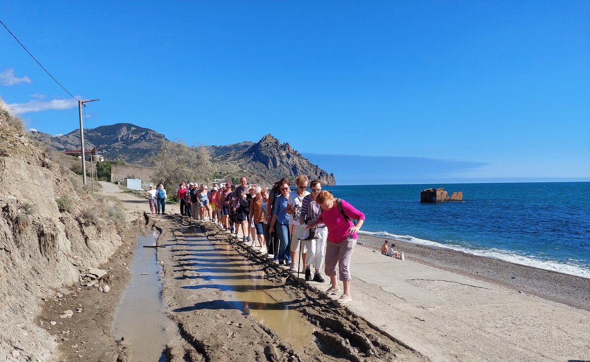 На экскурсию. Справа обрыв. - ИРЭН@ .