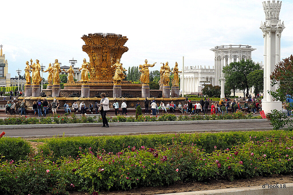 радующее глаз - Олег Лукьянов