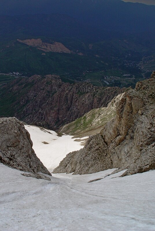 ПРОГУЛКА НА БОЛЬШОЙ ЧИМГАН 3300м, с вершины. - Виктор Осипчук