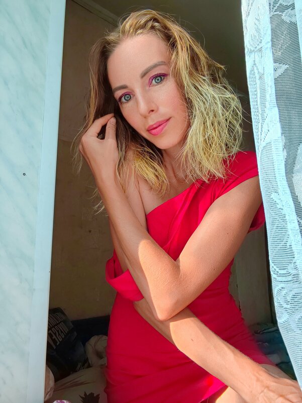 Девушка в красном - Януся Характерова