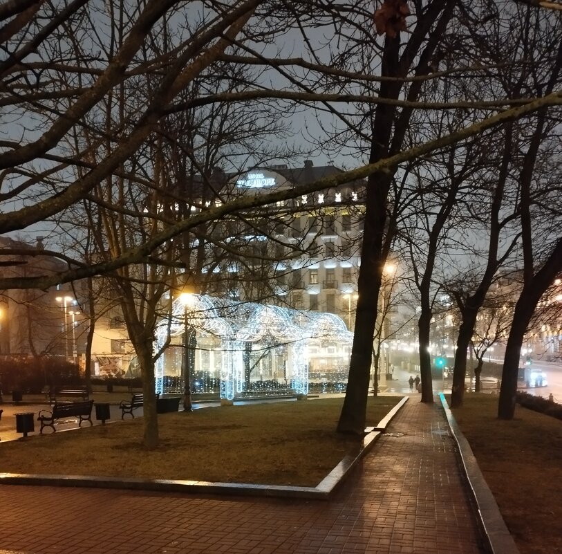 Минск. Вид на гостиницу "Европейская". - Александр Сапунов Минск. Вид на гостиницу "Европейская". - Александр Сапунов