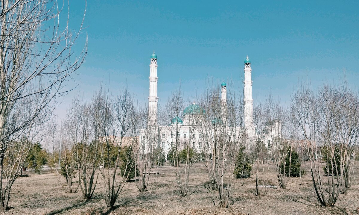 Апрель,начинается - Андрей Хлопонин