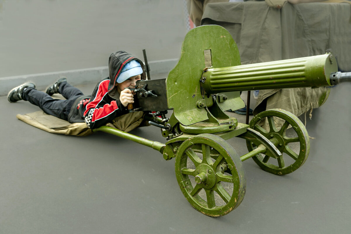 Мальчик в деревне нашел пулемет... - Александр Силинский Мальчик в деревне нашел пулемет... - Александр Силинский