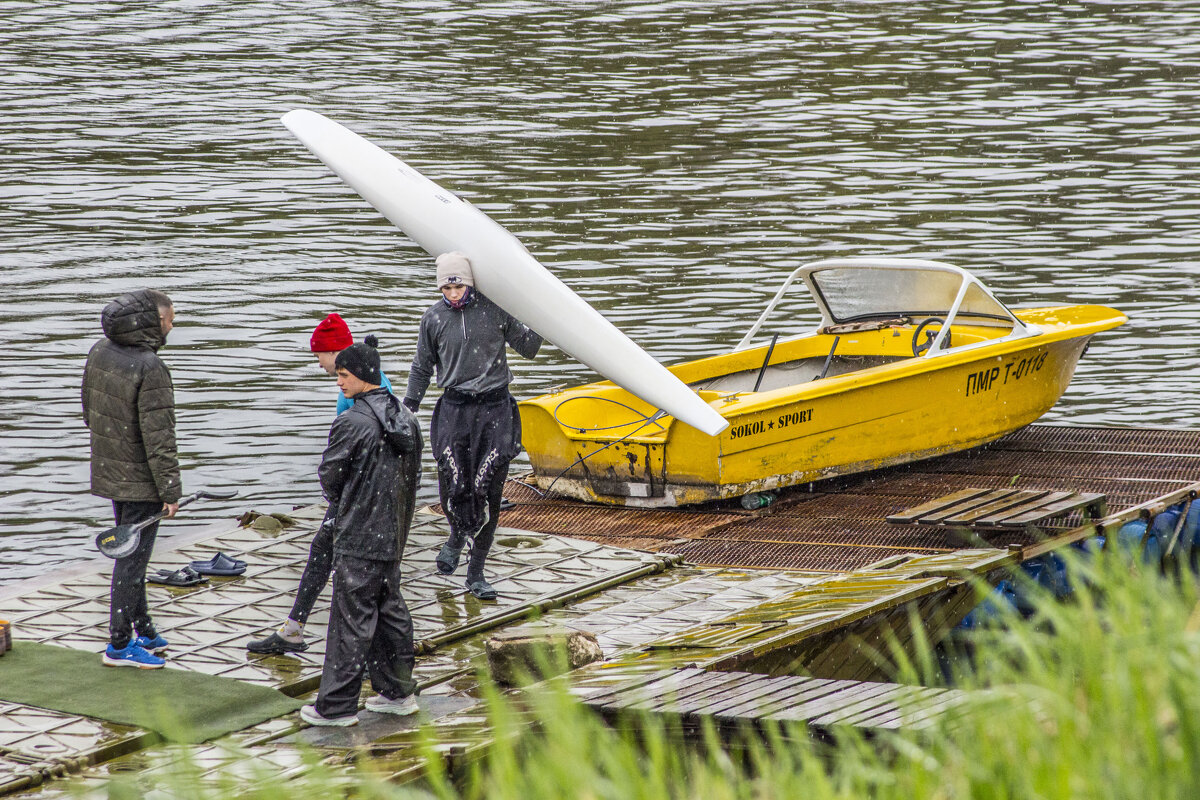 Гребцы & жёлтый лайнер - Коля Лукашов