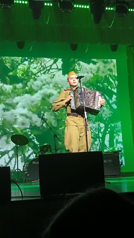 Выступают гвардейцы. - Ольга 