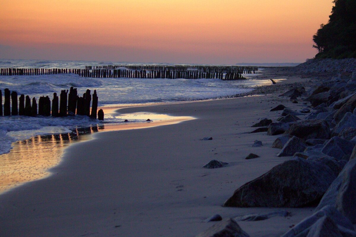 Ещё не проснулось солнце - Юрий. Шмаков