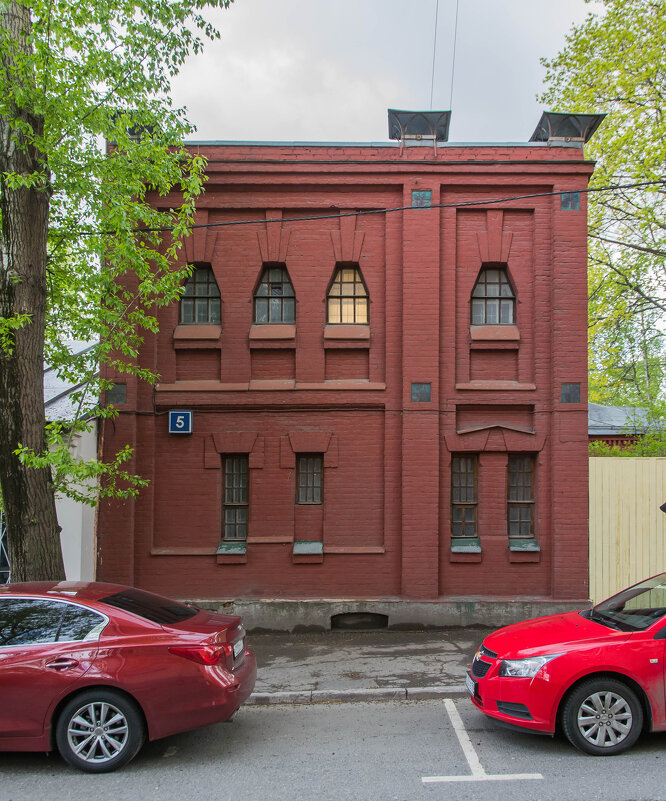 Жилой дом с квартирами для приезжих астрономов - Сергей Лындин Жилой дом с квартирами для приезжих астрономов - Сергей Лындин