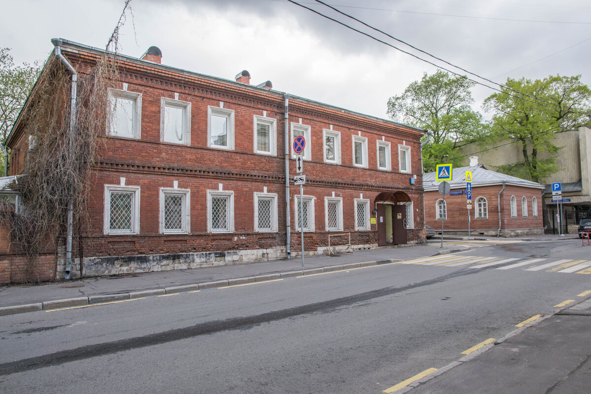 дом причта храма Рождества Иоанна Предтечи на Пресне - Сергей Лындин дом причта храма Рождества Иоанна Предтечи на Пресне - Сергей Лындин