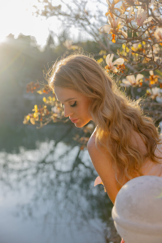 Девушка у пруда - Елена Девушка у пруда - Елена