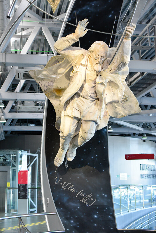 В Государственном музее истории космонавтики имени К.Э. Циолковского - Владимир Звягин В Государственном музее истории космонавтики имени К.Э. Циолковского - Владимир Звягин