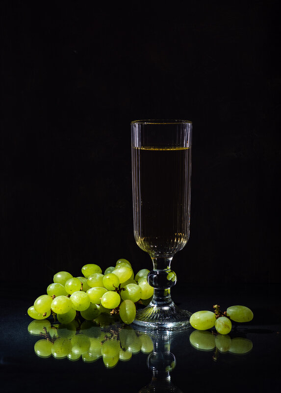 натюрморт с виноградом - Алексей Чигвинцев