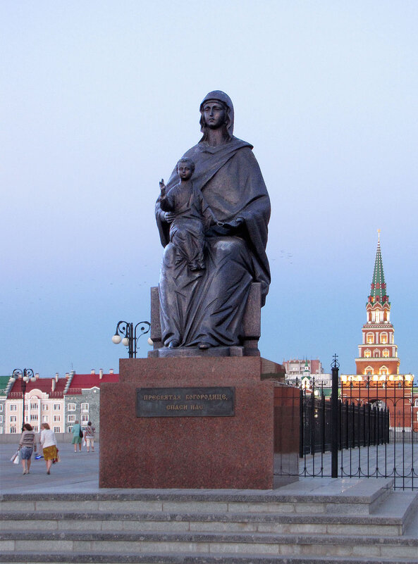 Скульптура «Дева Мария с младенцем Христом» - Александр Ильчевский Скульптура «Дева Мария с младенцем Христом» - Александр Ильчевский