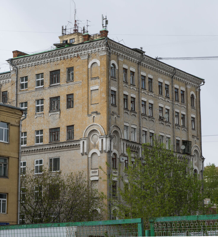 Жилой дом для рабочих «Трёхгорной мануфактуры» - Сергей Лындин Жилой дом для рабочих «Трёхгорной мануфактуры» - Сергей Лындин