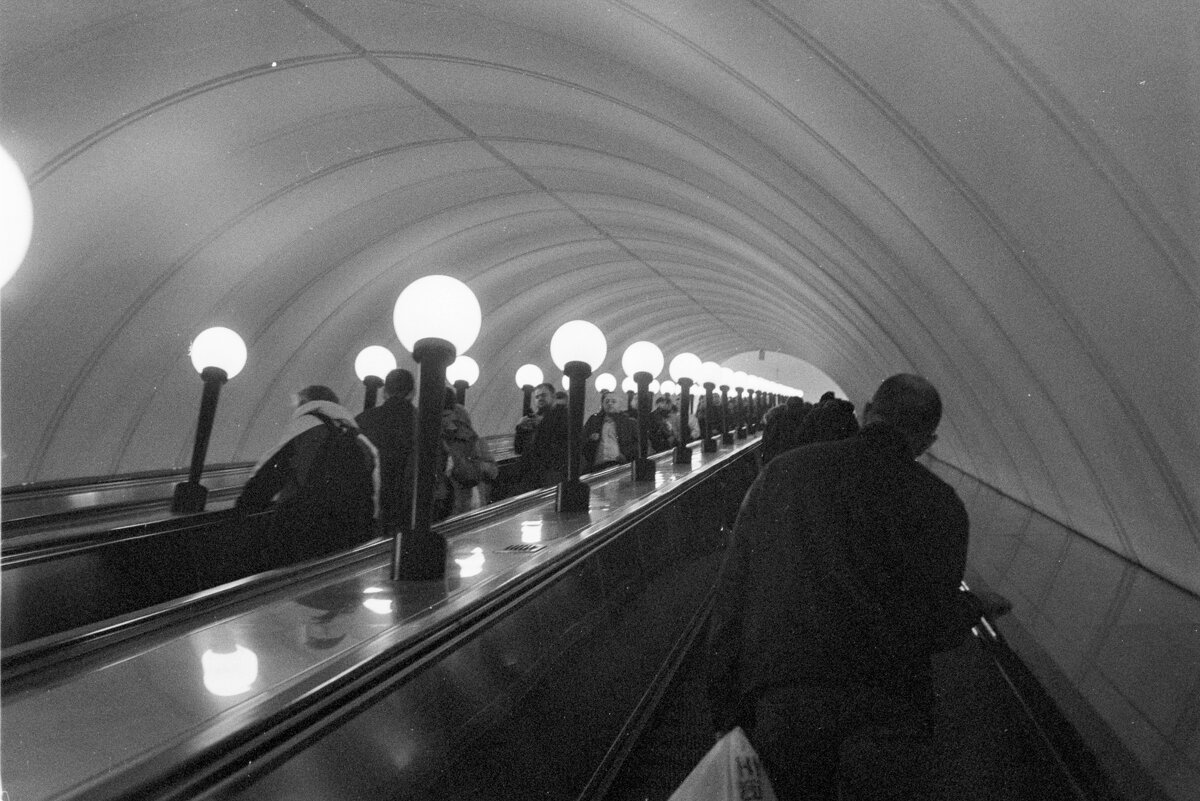 В Московском метро - Михаил Соколов В Московском метро - Михаил Соколов