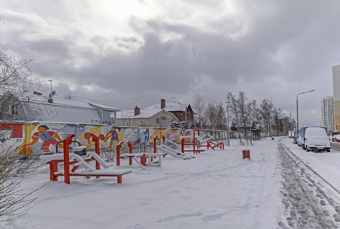 На спортплощадке тишина - Валерий Иванович