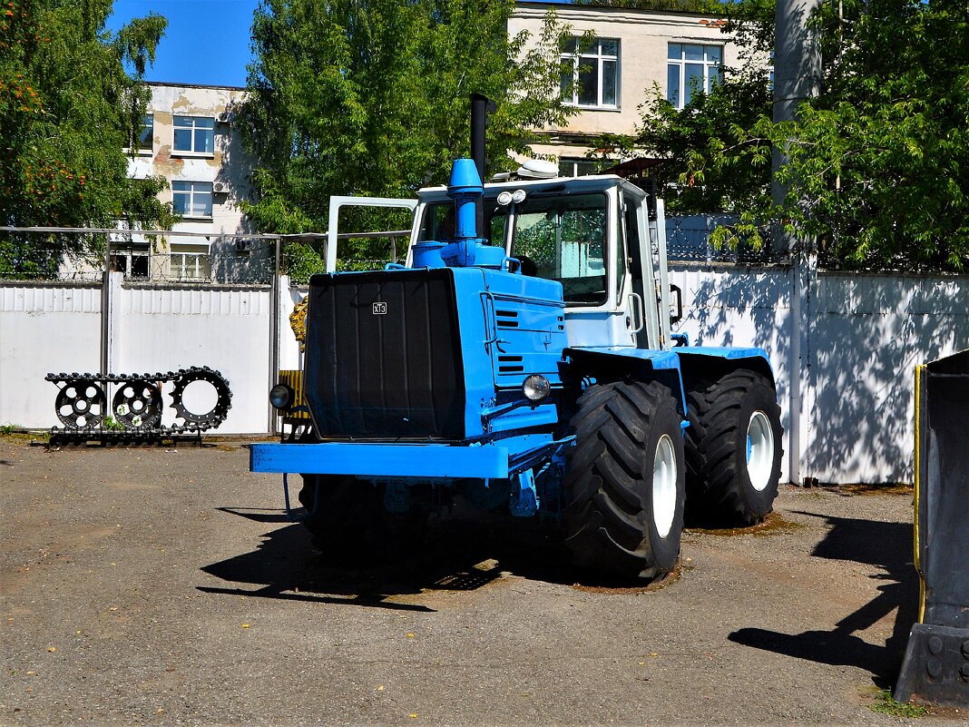 Чебоксары. Сельскохозяйственный колёсный трактор Т-150К с двигателем ЯМЗ-236Д3. - Пётр Чернега