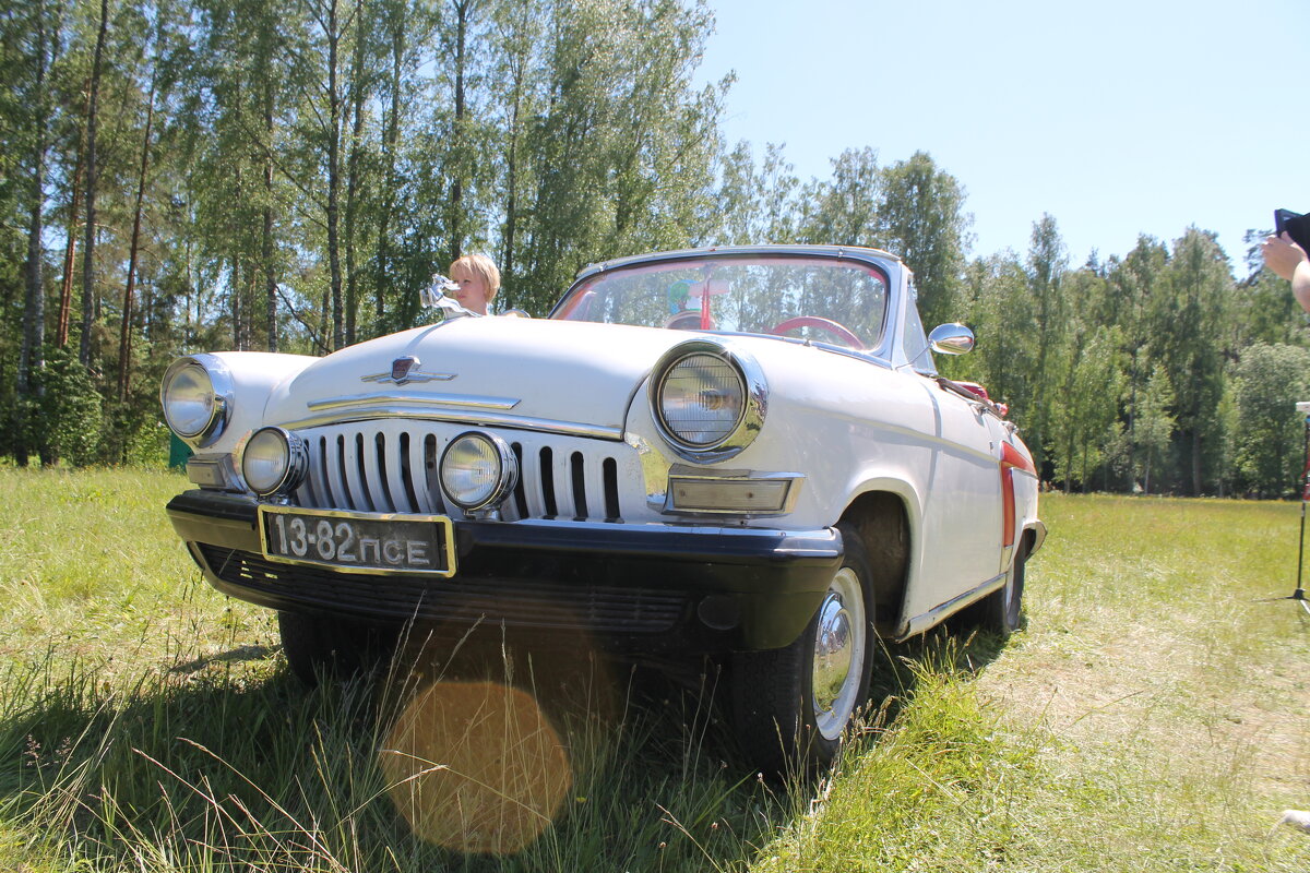 Автомобиль "Волга" - кабриолет - Олег Зоркий Автомобиль "Волга" - кабриолет - Олег Зоркий