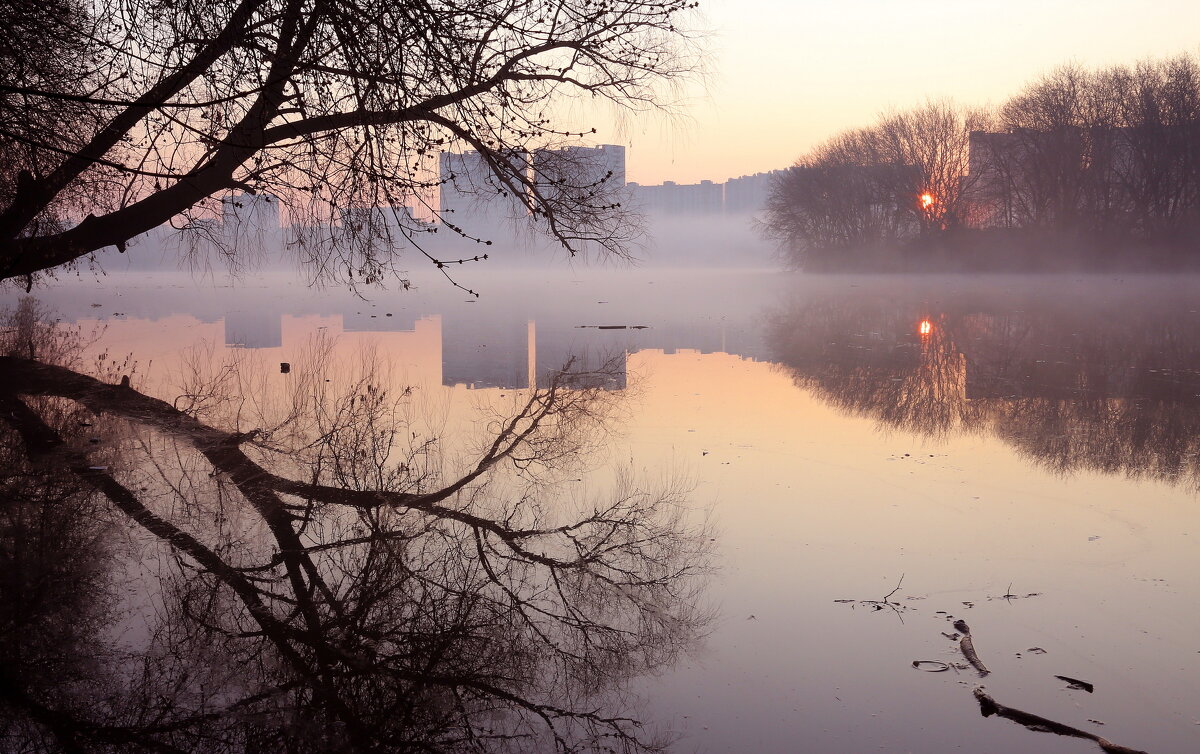 Утром 29 марта Коломенская набережная - Михаил Бибичков Утром 29 марта Коломенская набережная - Михаил Бибичков