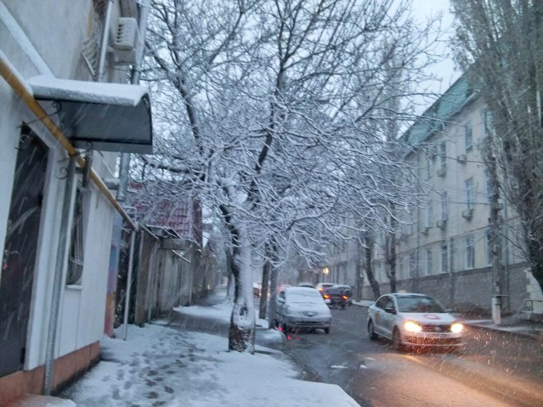 Зима в старом районе Симферополя - Валентин Семчишин Зима в старом районе Симферополя - Валентин Семчишин
