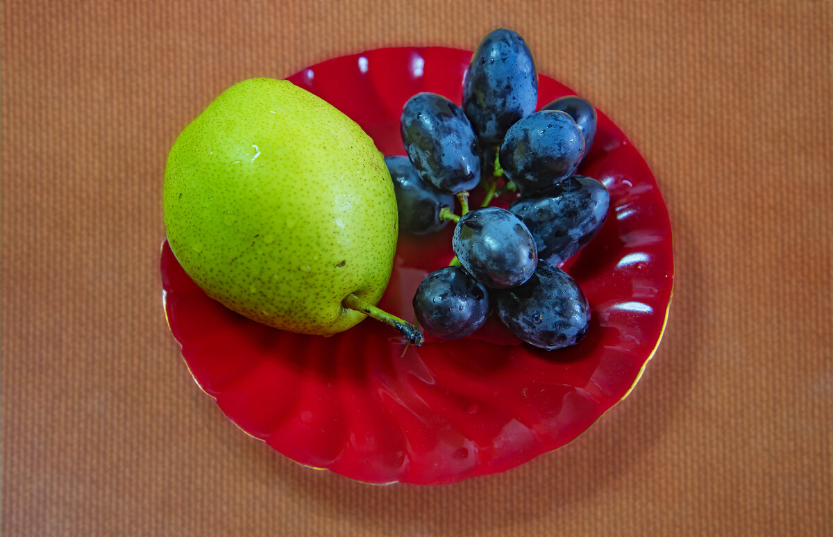 Груша и виноград - Анатолий Чикчирный Груша и виноград - Анатолий Чикчирный