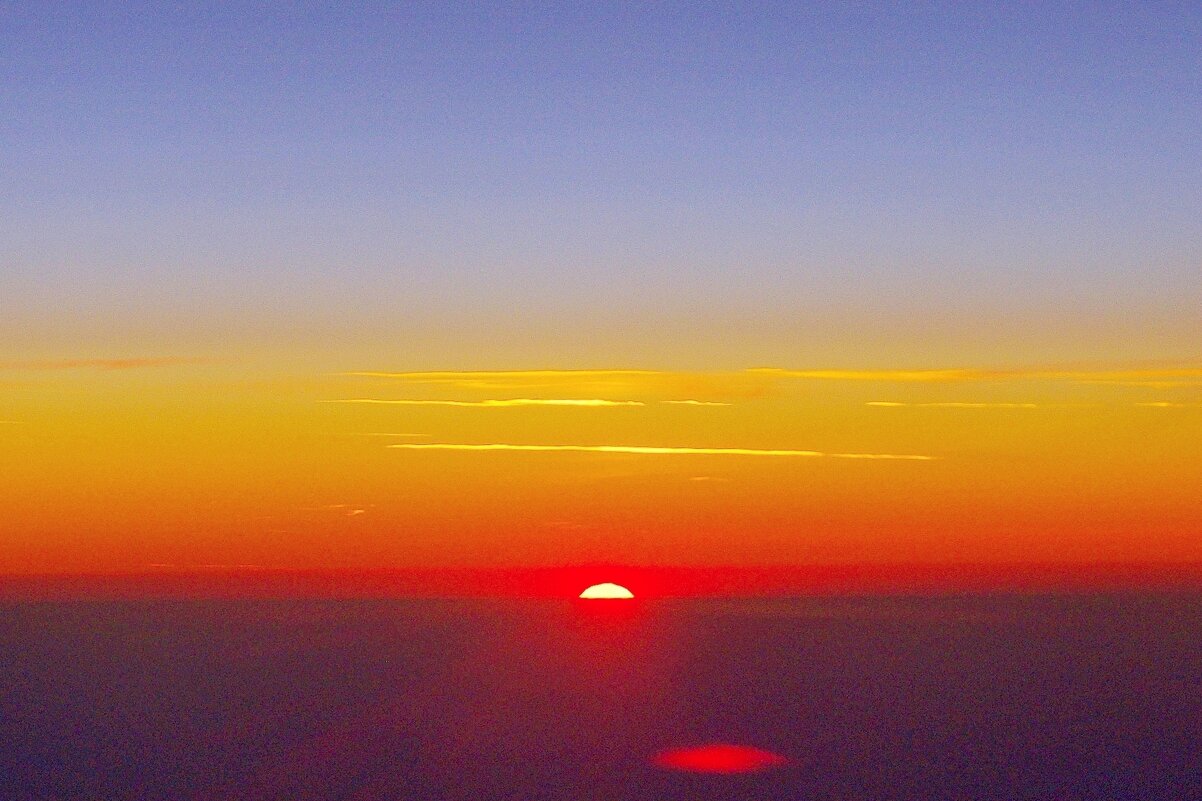 Рассвет высоко в небе - Сергей Швечков Рассвет высоко в небе - Сергей Швечков