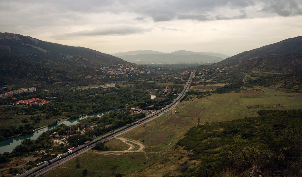 Река Арагви и военно-грузинская дорога. - Лилия . Река Арагви и военно-грузинская дорога. - Лилия .