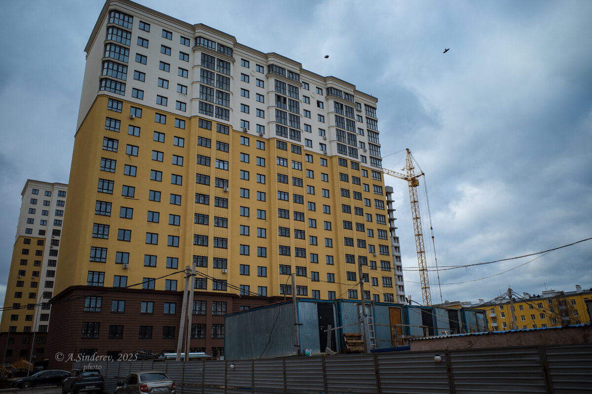 Рядом со стройкой - Александр Синдерёв