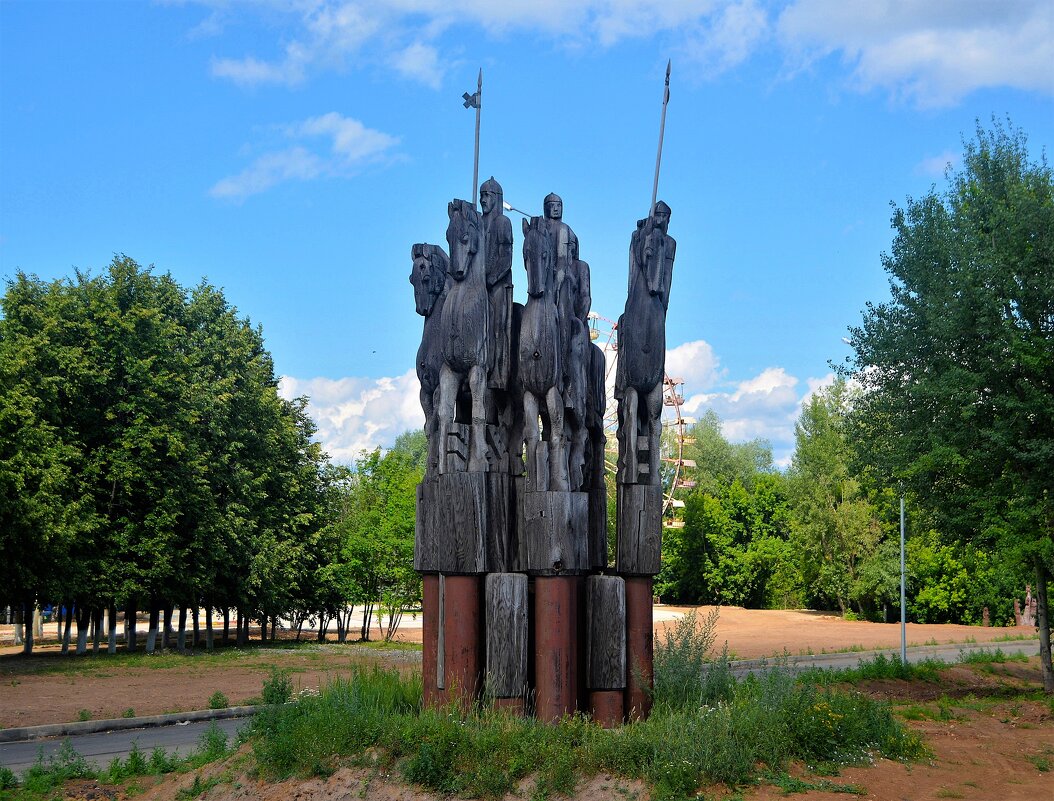 Чебоксары. Скульптура "Поход чувашской делегации в Москву". - Пётр Чернега Чебоксары. Скульптура "Поход чувашской делегации в Москву". - Пётр Чернега