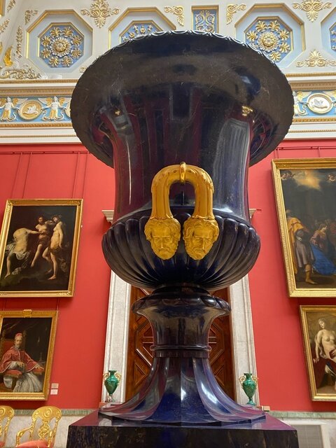 В Эрмитаже. Большой итальянский Просвет - Маера Урусова