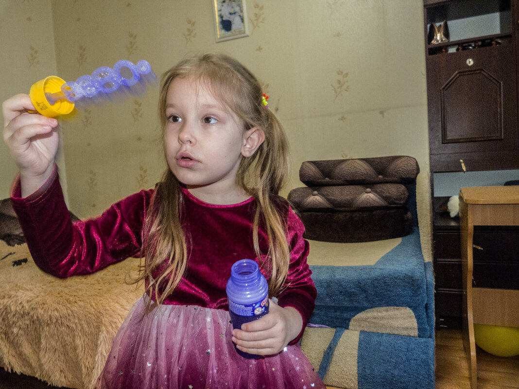 Любочка имыльные пузыри - Валентин Семчишин Любочка имыльные пузыри - Валентин Семчишин