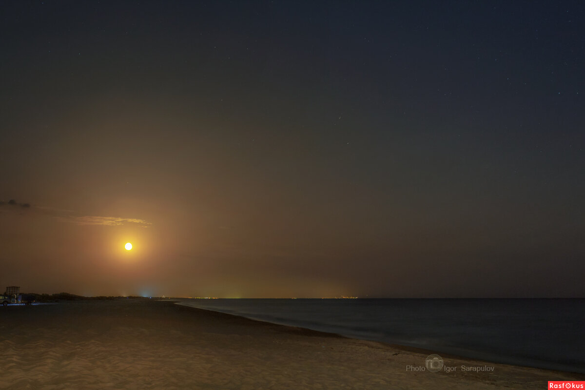 Восход луны на Бугазской косе - Игорь Сарапулов