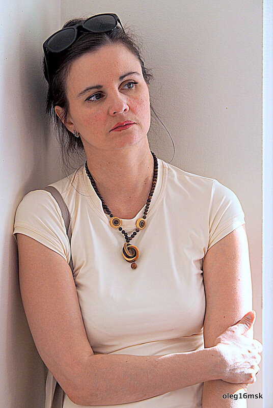 женщина задумалась - Олег Лукьянов