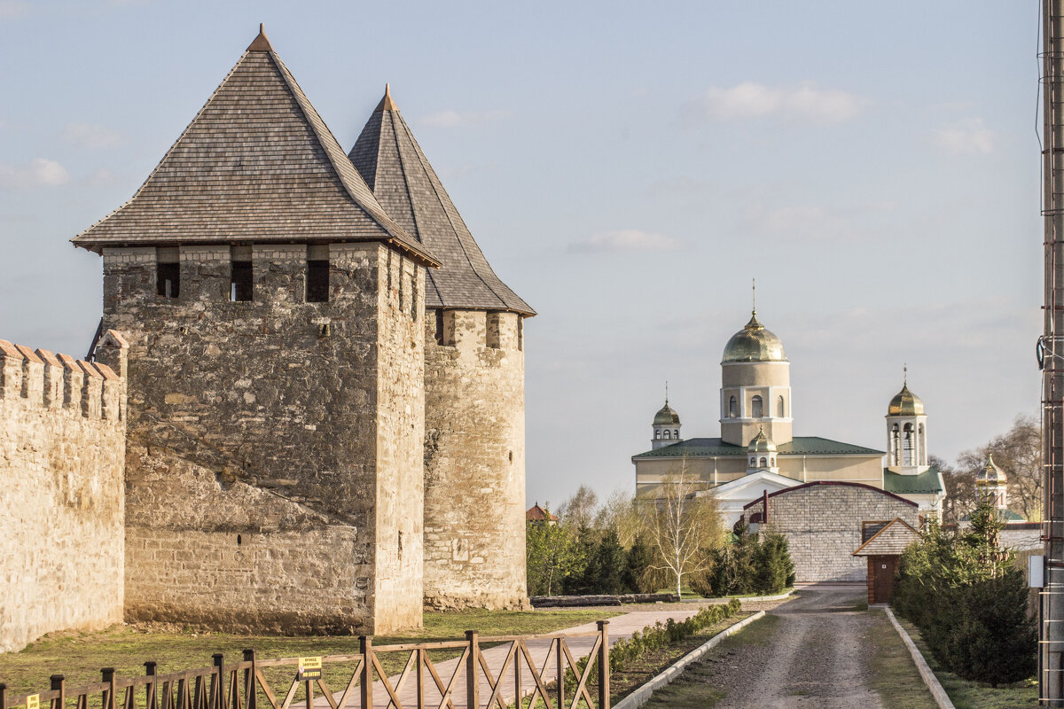 Крепость, церковь & неизбежность - Коля Лукашов Крепость, церковь & неизбежность - Коля Лукашов