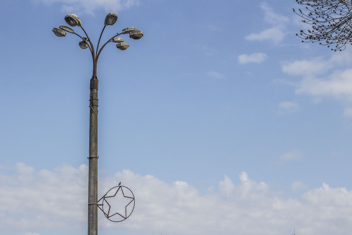 Классический советский фонарный столб & неба высь - Коля Лукашов Классический советский фонарный столб & неба высь - Коля Лукашов