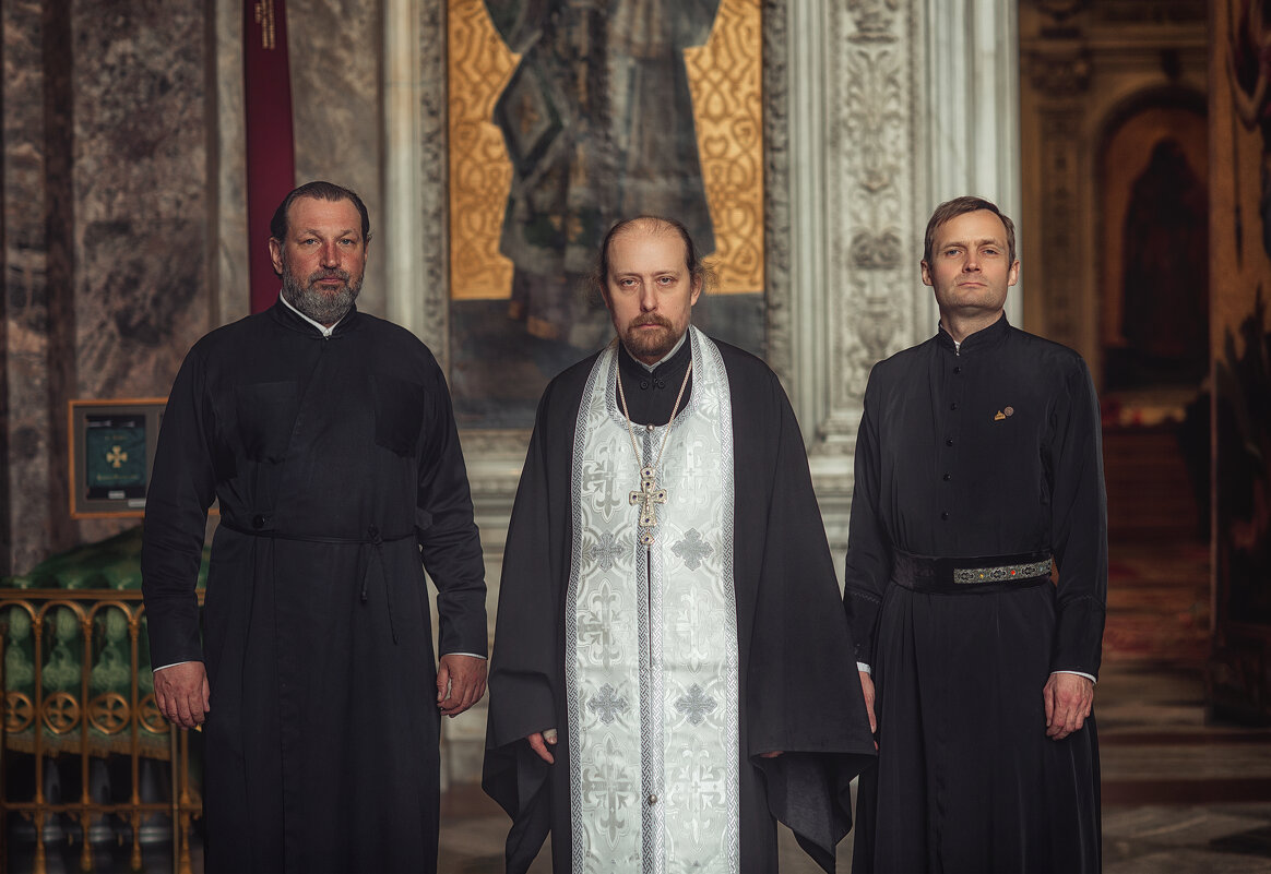 Служители. - Лилия . Служители. - Лилия .